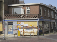 906894 Gezicht op de voormalige supermarkt van Gert en Gerda Soepenberg (Weerdsingel O.Z. 52) te Utrecht, die samen met ...